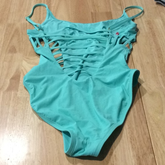 Red Carter - cutout one piece swimsuit - Picture 6 of 8